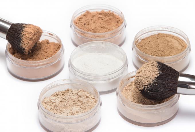 Γυναίκες που περιγράφουν την ξηρά σκόνη βάρους προϊόντων 20g Makeup για το ελαιούχο δέρμα